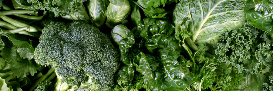 Leafy greens spinach kale for skin brightening